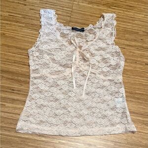 Brandy Melville Lace Sleeveless Top in Peach